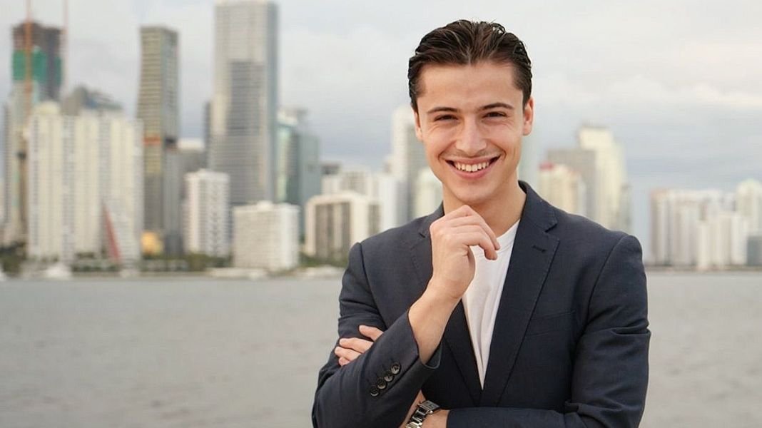 Harvey Ferrer: la nueva generación que escala millones aplicando el modelo de Elon Musk con inteligencia artificial