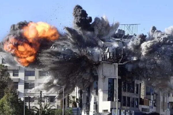 Israel lanza la mayor oleada de ataques sobre Líbano y deja decenas de muertos