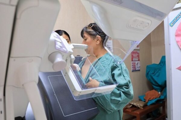 Minsa realizó casi 130 mil exámenes clínicos de prevención del cáncer de mama y 16 mil mamografías durante gran campaña nacional de marzo