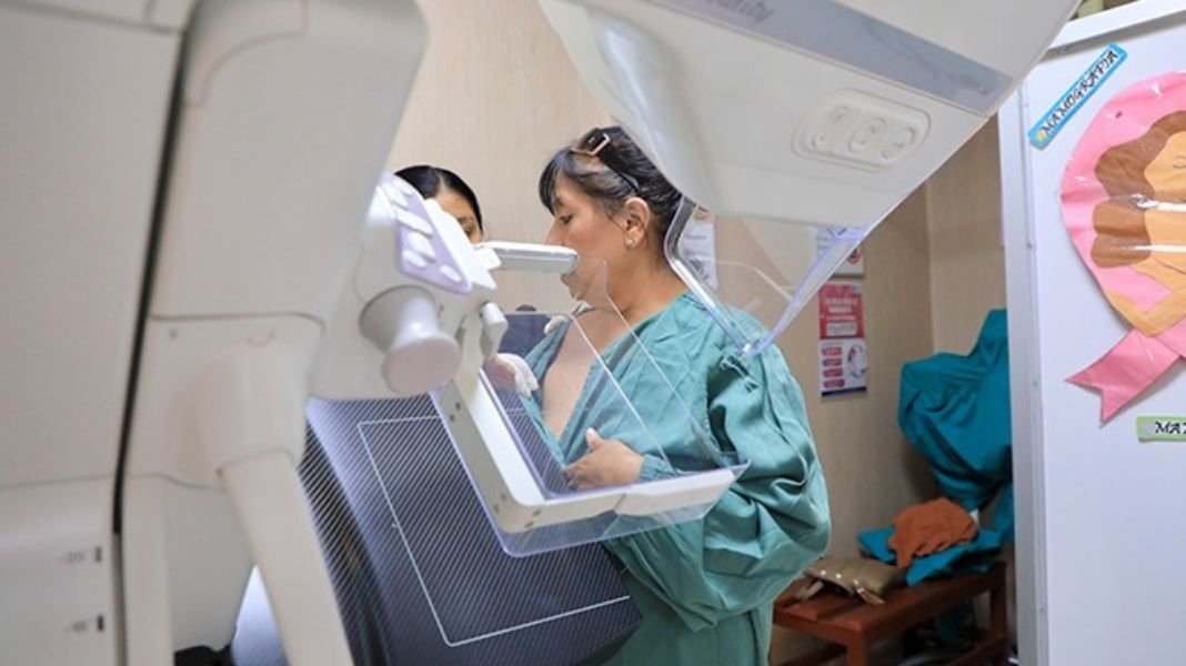 Minsa realizó casi 130 mil exámenes clínicos de prevención del cáncer de mama y 16 mil mamografías durante gran campaña nacional de marzo