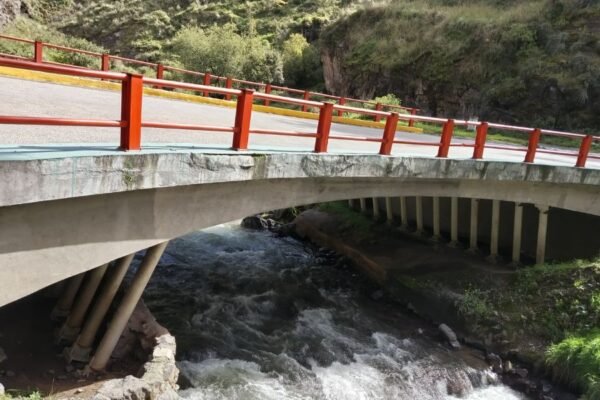 Camiones de alto tonelaje elevan presión sobre puentes críticos en la Carretera Central