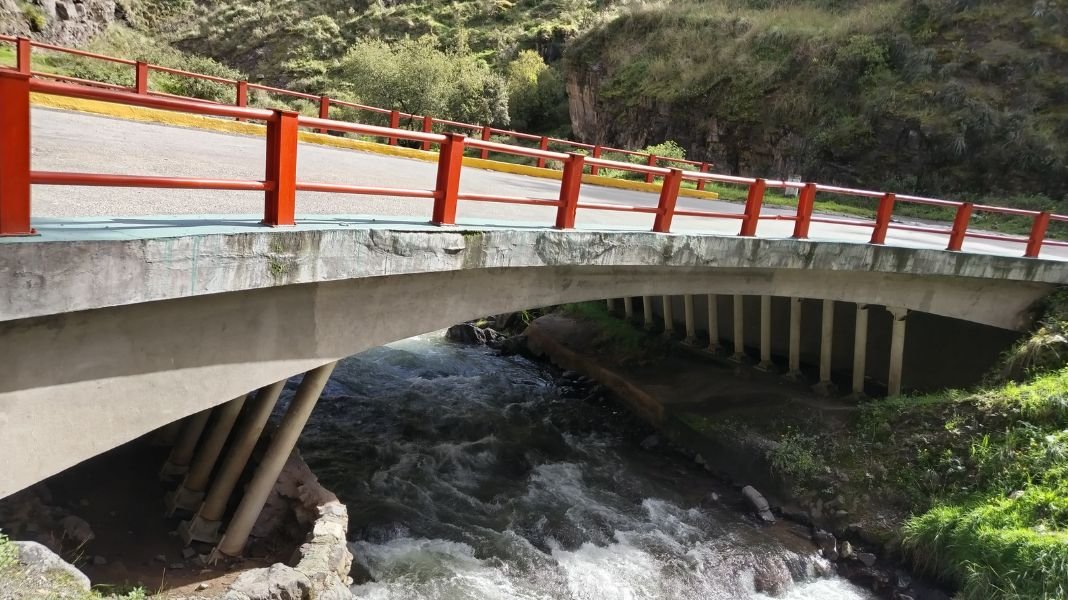 Camiones de alto tonelaje elevan presión sobre puentes críticos en la Carretera Central