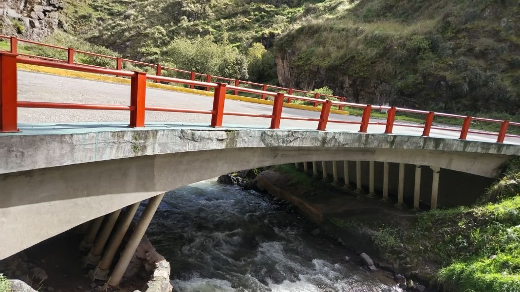 Camiones de alto tonelaje elevan presión sobre puentes críticos en la Carretera Central