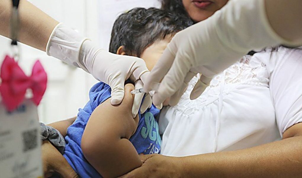 Perú enfrenta múltiples alertas sanitarias: expertos advierten la urgencia de fortalecer la inmunización infantil