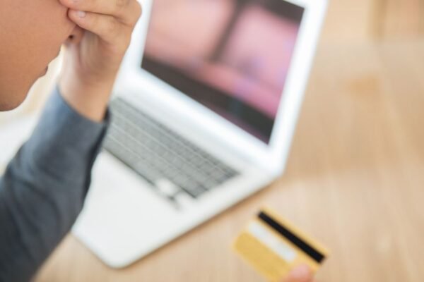 Más de un millón de cuentas bancarias fueron comprometidas en 2025 por robo de credenciales