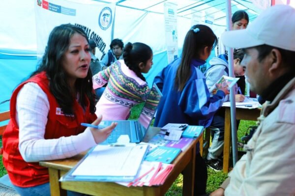 Midis: programa PAIS inicia la ruta de las caravanas para brindar más de 70 000 atenciones en centros poblados de 19 regiones