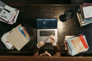El 39% de habilidades profesionales cambiarán para 2030: cinco atributos clave para que las universidades se preparen y lideren en la era de la IA