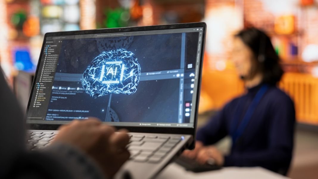 El primer "empleado digital" podría llegar a las pymes peruanas: ¿Oportunidad o riesgo sin precedentes?