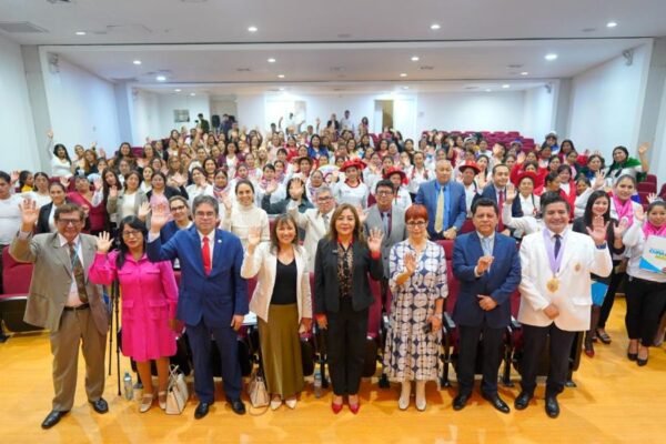 Más de 690 voluntarias de Cuna Más son reconocidas por sus competencias en atención integral a la primera infancia