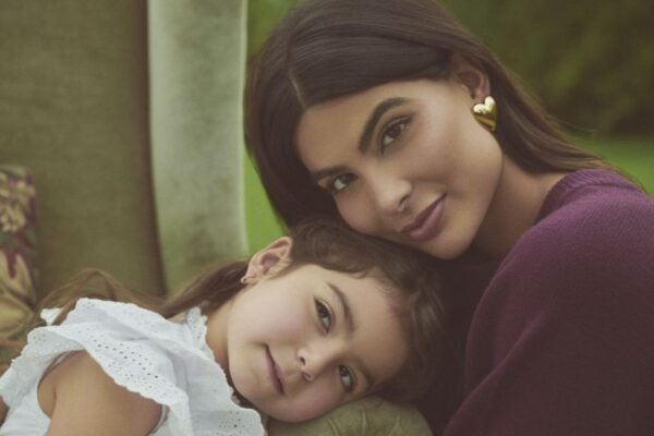 ‘Gracias por ser’: ISADORA celebra la unión con mamá con su nueva colección