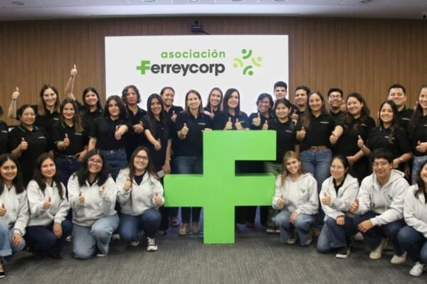 Asociación Ferreycorp impulsa formación de jóvenes con activa presencia en CADE Universitario