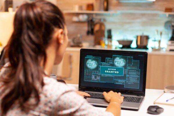 Ciberdelincuentes usan falsas herramientas de IA para atacar a PyMEs: casos se quintuplican en 2026