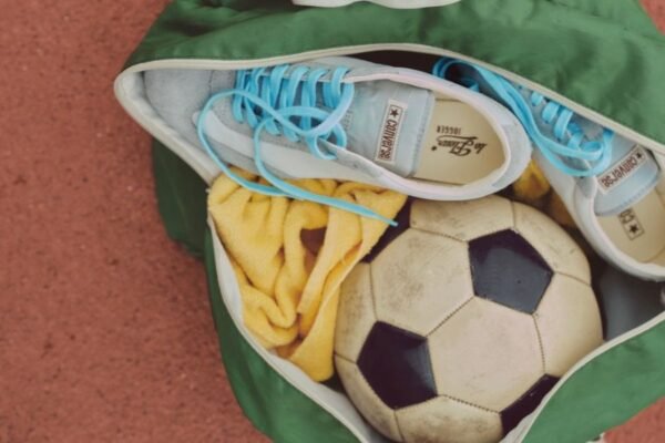Tyler, The Creator presenta nuevas versiones bicolor de las Converse 1908 Jogger
