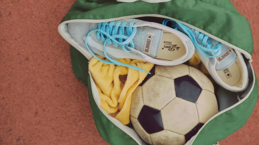 Tyler, The Creator presenta nuevas versiones bicolor de las Converse 1908 Jogger
