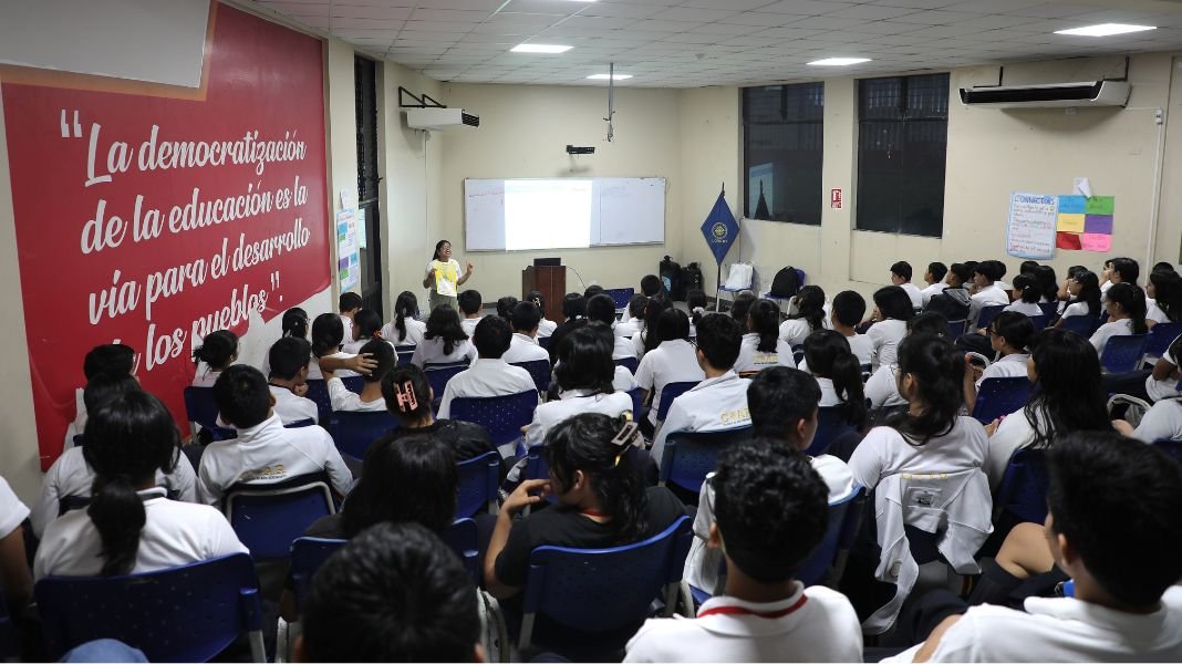 Ositrán invita a más de 3000 escolares de Iquitos a contar historias sobre las rutas del Perú