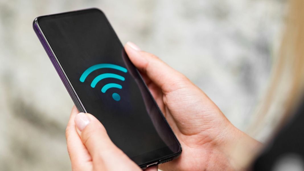 Alerta a los aficionados que viajarán a apoyar a su Selección: 17% de las redes Wi-Fi en ciudades sede son inseguras