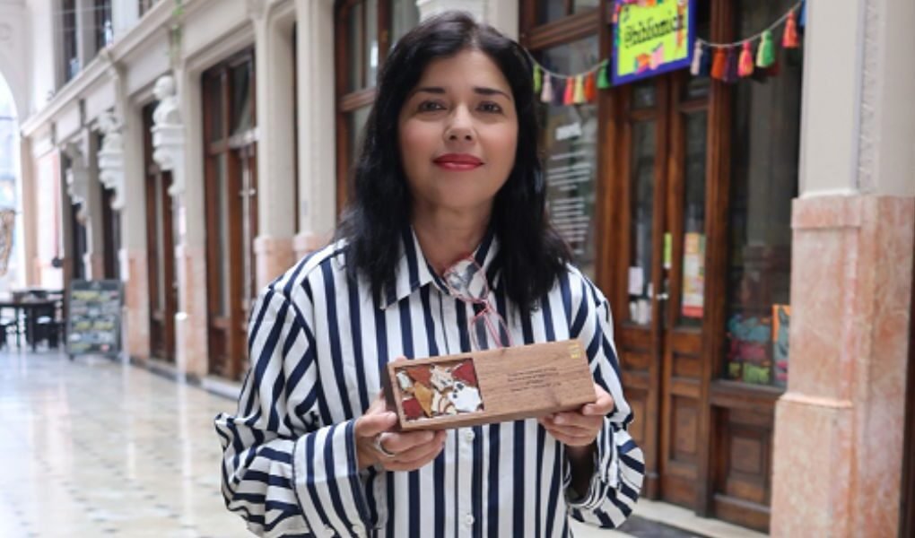 Artista peruana Wendy Castro obtiene segundo lugar en prestigioso festival de arte contemporáneo de Emiratos Árabes Unidos