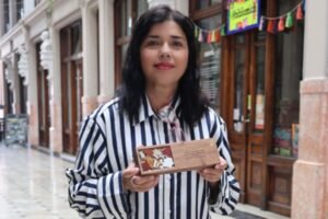 Artista peruana Wendy Castro obtiene segundo lugar en prestigioso festival de arte contemporáneo de Emiratos Árabes Unidos