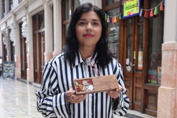 Artista peruana Wendy Castro obtiene segundo lugar en prestigioso festival de arte contemporáneo de Emiratos Árabes Unidos