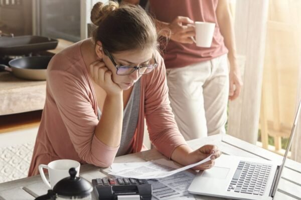 Cómo cuidar tus finanzas personales en un contexto económico cambiante, según Experian
