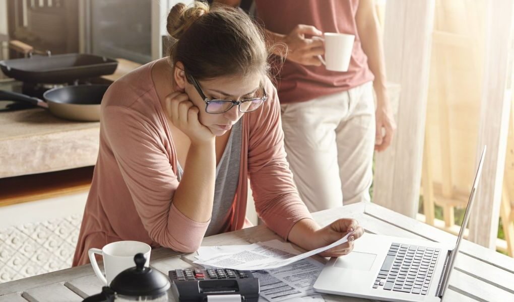 Cómo cuidar tus finanzas personales en un contexto económico cambiante, según Experian