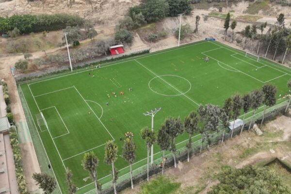 En medio de la fiebre mundialista, la única cancha escolar FIFA Quality Pro del Perú celebra su primer año con más de mil estudiantes beneficiados