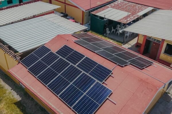 Fundación Nexans: El modelo que está electrificando los centros de salud más vulnerables de Piura
