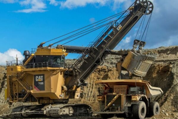 Minera Las Bambas otorga a Ferreyros y Caterpillar licitación de gran flota de máquinas gigantes