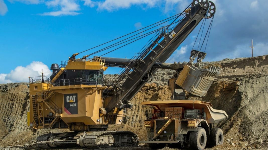 Minera Las Bambas otorga a Ferreyros y Caterpillar licitación de gran flota de máquinas gigantes