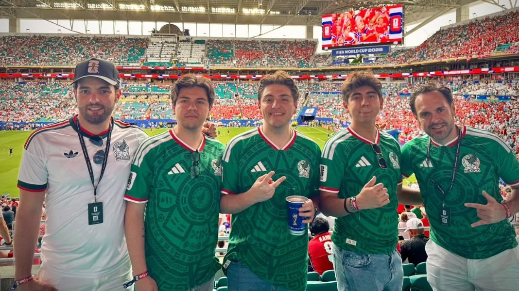 La familia Villalba, demuestra su pasión por el futbol y representa la entrega de los aficionados mexicanos.