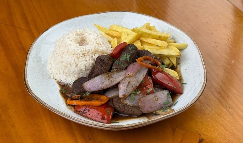 Isla escondida celebra fiestas patrias con sabores criollos y marinos