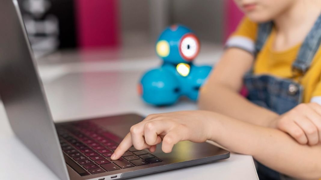 La IA conquista el interés de los niños y plantea nuevos retos para su seguridad digital: Kaspersky