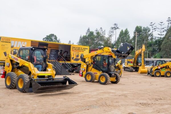 Unimaq presenta innovaciones de equipos ligeros Cat en gira regional 'roadshow 2.0'