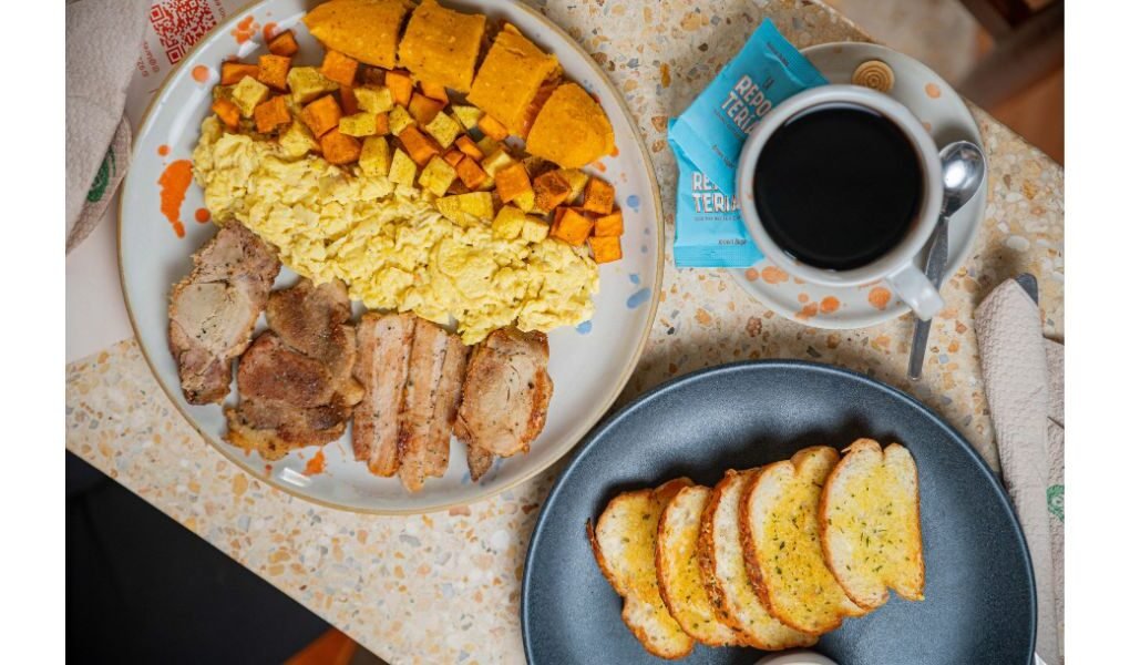 La Repostería celebra Fiestas Patrias con desayunos criollos y postres peruanos
