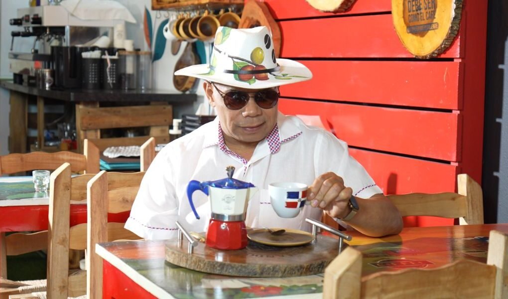 "Aunque Sea Un Café", la nueva bachata de Joe Veras que convierte lo cotidiano en emoción