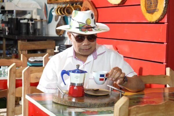 "Aunque Sea Un Café", la nueva bachata de Joe Veras que convierte lo cotidiano en emoción