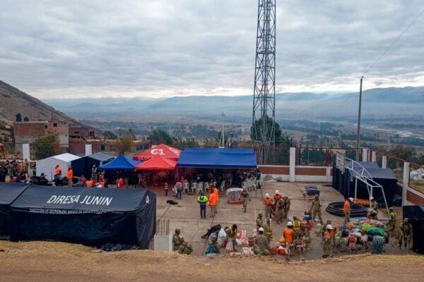 Ministra Lily Vásquez coordinó acciones en favor de los afectados por sismo en Chupaca