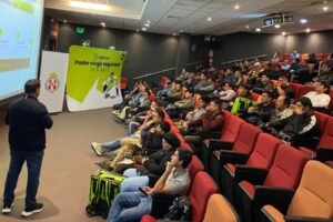 Touring Club del Perú e inDrive se unen para capacitar a repartidores en conducción preventiva y seguridad vial