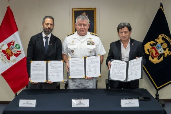 Marina de Guerra del Perú y Backus amplían su alianza para fortalecer la representación institucional y la promoción de la imagen del Perú