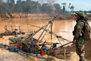 Gobierno destruye bienes e insumos usados por la minería ilegal en la Reserva Nacional de Tambopata valorizados en más de 6.6 millones de soles