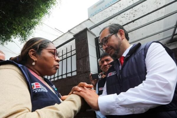 Ministro Luis Dyer visita centros de salud y hospitales de Lima sur para mejorar la digitalización y equipamiento