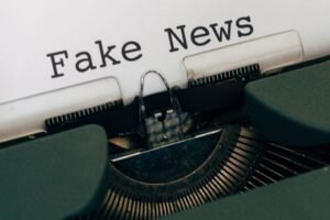 Compartir sin verificar también alimenta las fake news: Kaspersky