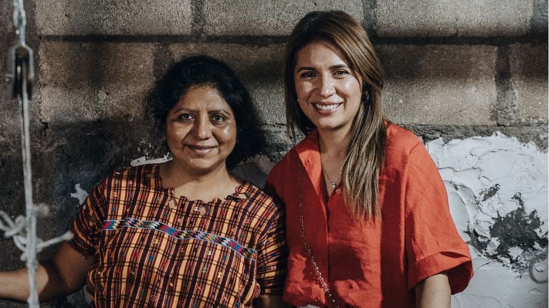 Gaby Bravo se une a Mercado Global para impulsar a más de 30 artesanas y microempresarias indígenas de Guatemala