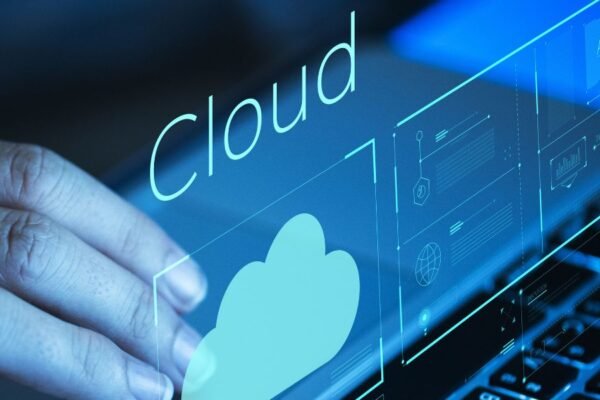 De la banca a la siderurgia: la integración de nube, datos e inteligencia artificial redefine la estrategia empresarial en América Latina