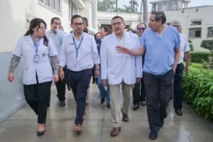 Ministro de Salud destaca innovación tecnológica del Hospital Dos de Mayo y respalda expansión del Sistema Web Galen