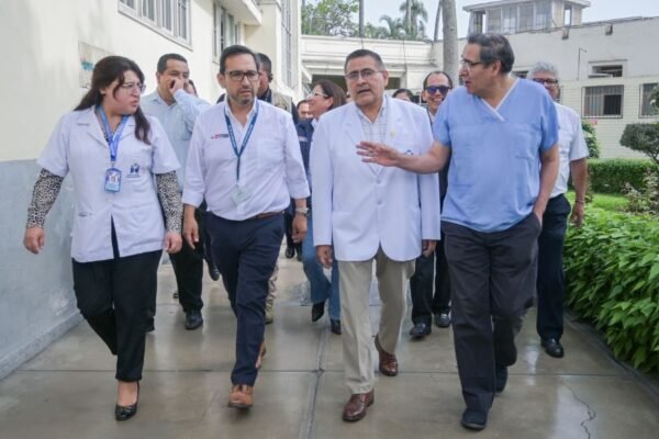 Ministro de Salud destaca innovación tecnológica del Hospital Dos de Mayo y respalda expansión del Sistema Web Galen