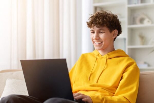 ChatGPT for Teens: el desafío de hacer la IA más segura para los adolescentes