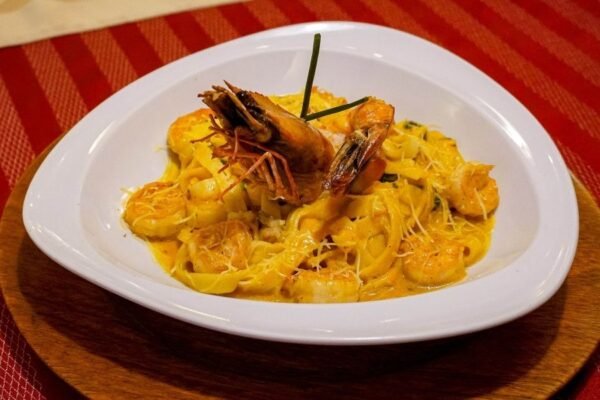 Café de la Paz presenta su Timbal de Langostinos como recomendación del chef