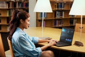¿La inteligencia artificial necesita internet? 4 situaciones en las que una laptop puede ayudarte sin depender siempre de la nube