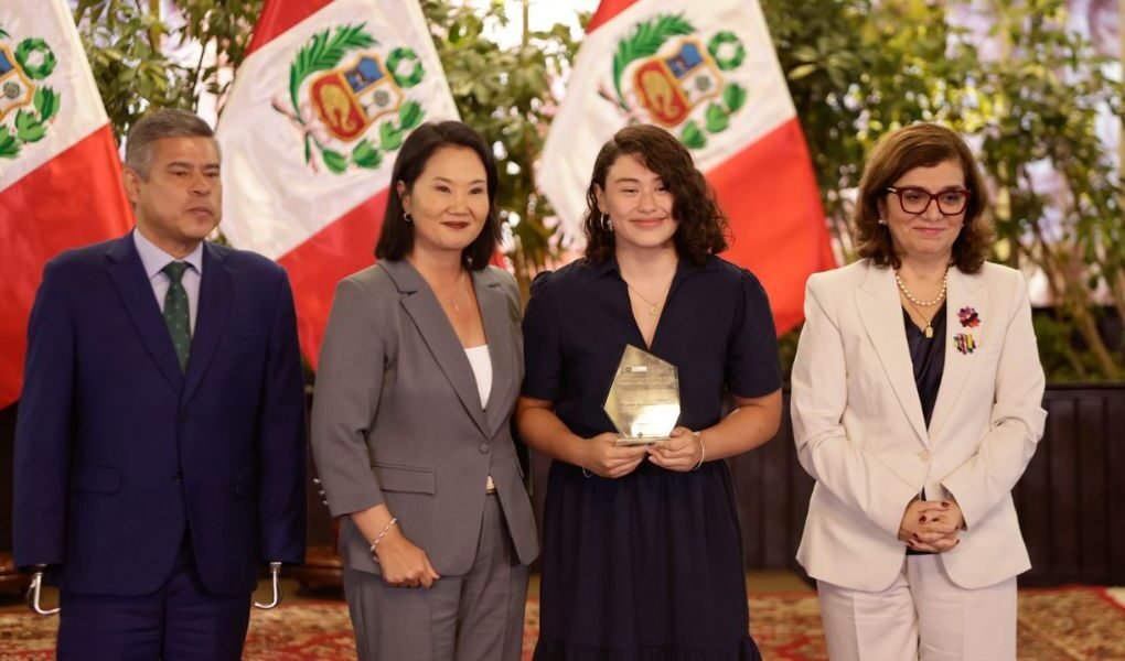Presidenta Keiko Fujimori y ministra Mara Seminario reconocen a personas con discapacidad por su talento y trayectoria